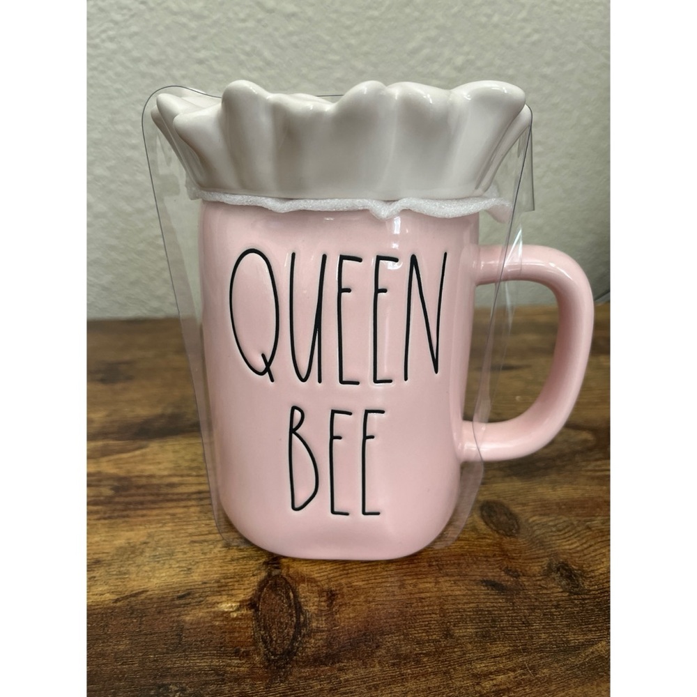 NWT Queen Bee Rae Dunn Mug With Flower Topper